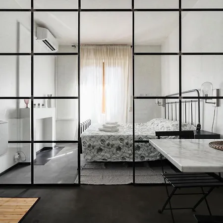 アパート Minimal Chic Near ミラノ