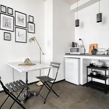 Minimal Chic Near Apartament *