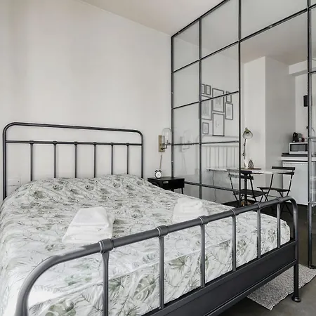 Minimal Chic Near Mediolan
