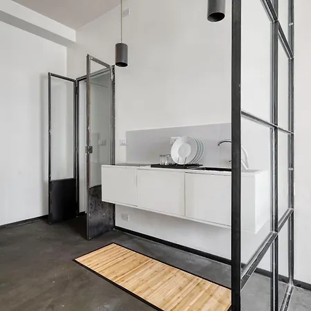Minimal Chic Near *