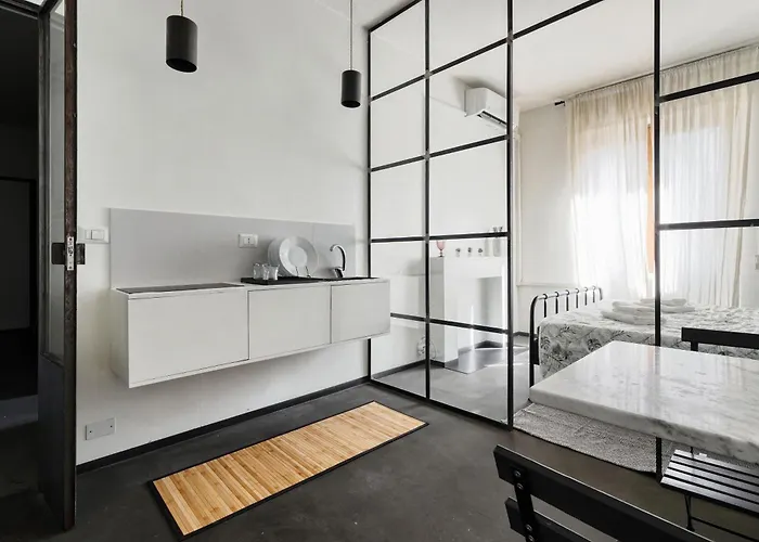 Minimal Chic Near Apartment Mailand
