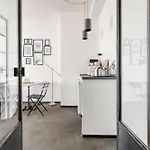 Minimal Chic Near Lägenhet Milano