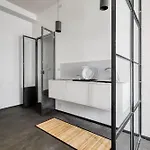 Minimal Chic Near *